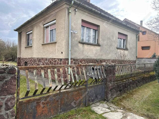 Eladó családi ház, Győrött 56.9 M Ft, 3 szobás