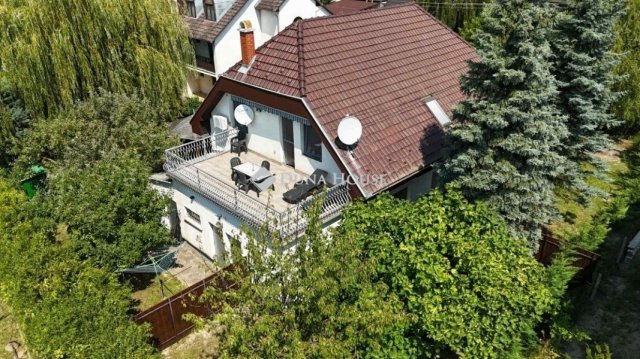 Eladó családi ház, Zamárdiban 179.9 M Ft, 8 szobás