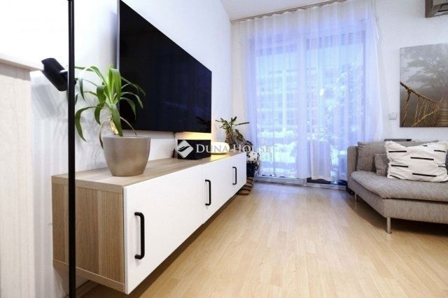 Eladó téglalakás, Budapesten, VIII. kerületben 82 M Ft, 2 szobás