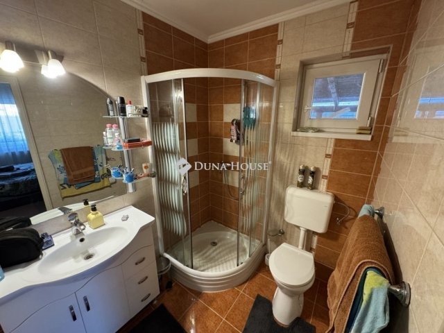 Eladó családi ház, Esztergomban 109.9 M Ft, 4 szobás