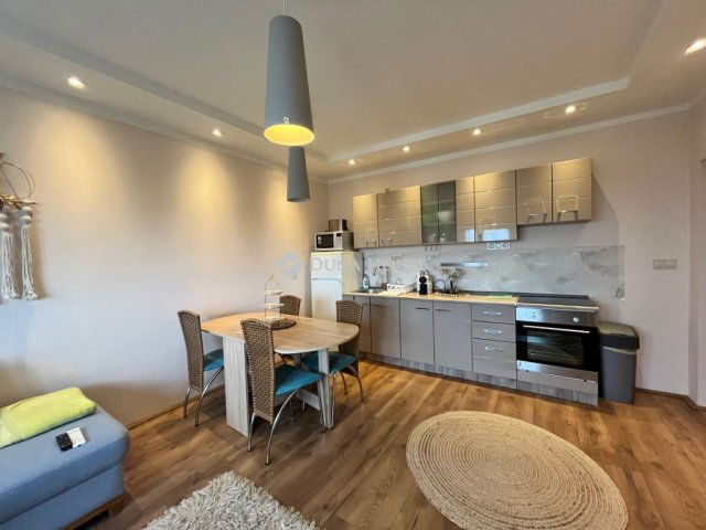Kiadó téglalakás, albérlet, Pécsett 180 E Ft / hó, 3 szobás