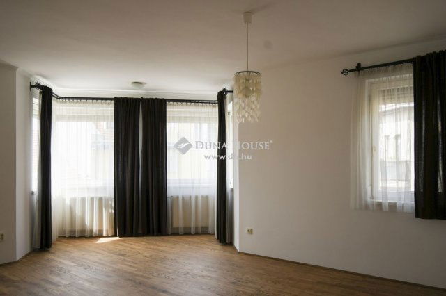 Eladó téglalakás, Budapesten, III. kerületben 111 M Ft, 3 szobás