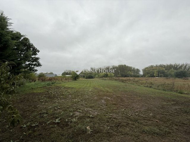 Eladó családi ház, Áporkán 58.5 M Ft, 8 szobás