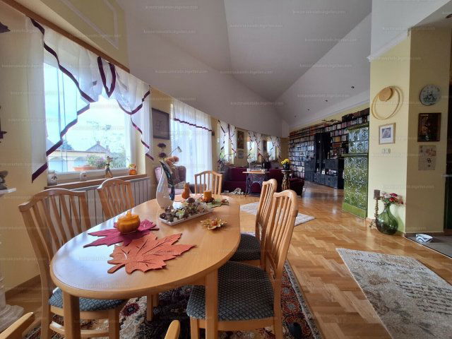 Eladó családi ház, Hévízen 149.9 M Ft, 7 szobás