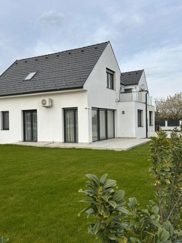 Eladó ikerház, Balatonakaliban 139 M Ft, 5 szobás