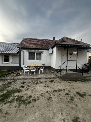 Eladó családi ház, Pázmándfalun 46.5 M Ft, 4 szobás