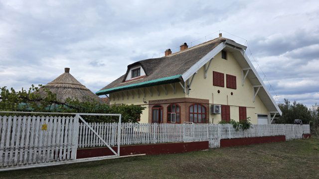 Eladó mezogazdasagi ingatlan, Földesen 160 M Ft