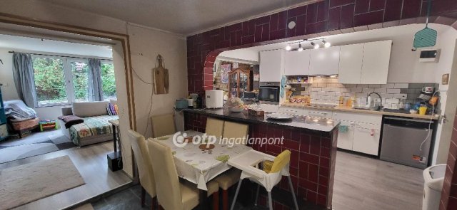 Eladó családi ház, Budakeszin 174.7 M Ft, 9 szobás