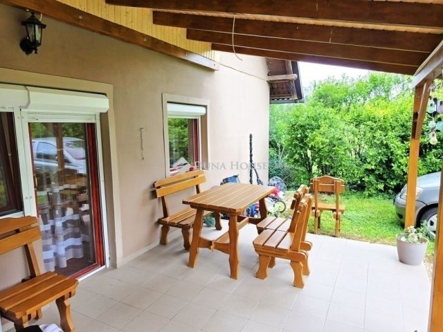 Eladó családi ház, Pécsett 89.9 M Ft, 7 szobás
