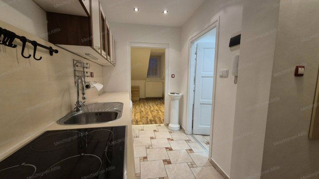 Eladó téglalakás, Sopronban 39.9 M Ft, 1 szobás