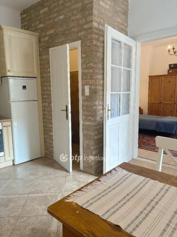 Eladó családi ház, Pécsett 89.9 M Ft, 3 szobás