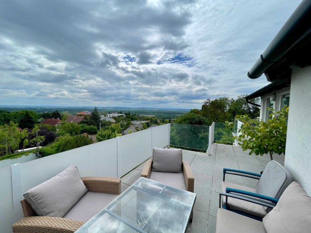 Eladó családi ház, Szentendrén 179.5 M Ft, 3 szobás