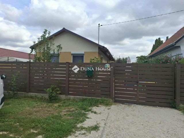 Eladó nyaraló, Szolnokon, Tünde utcában 44.9 M Ft, 1+1 szobás