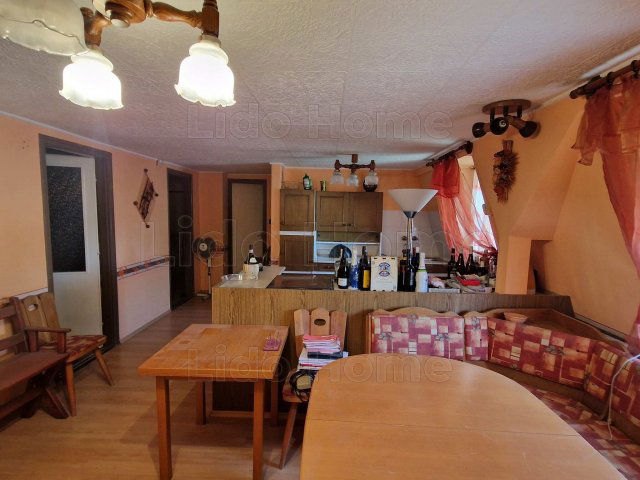 Eladó családi ház, Balatonszabadiban 79.9 M Ft, 16 szobás