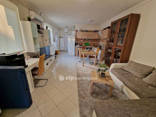 Eladó családi ház, Szirmabesenyőn 109 M Ft, 5+2 szobás