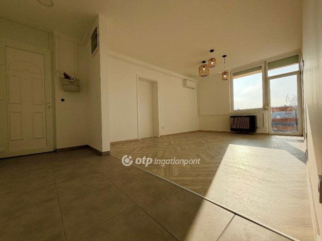 Eladó téglalakás, Pápán 49.9 M Ft, 3 szobás