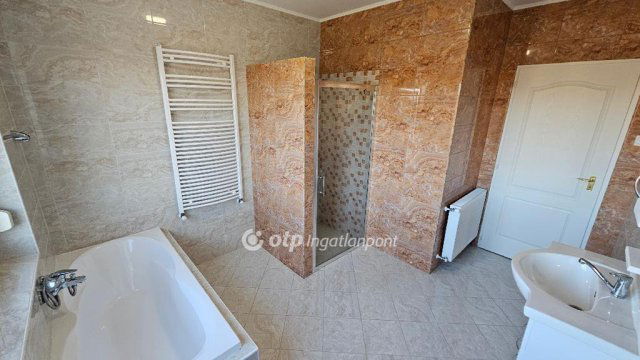 Eladó téglalakás, Füzesabonyban 55 M Ft, 3 szobás