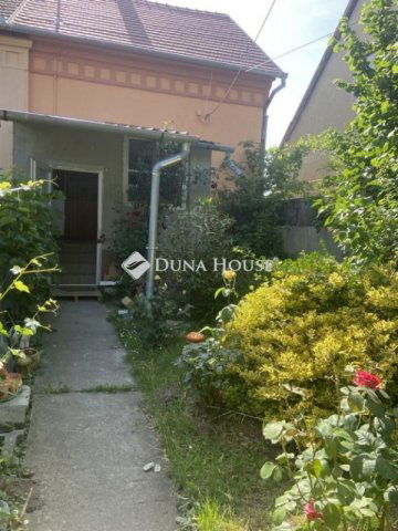 Eladó családi ház, Bátaszéken 20.9 M Ft, 4 szobás