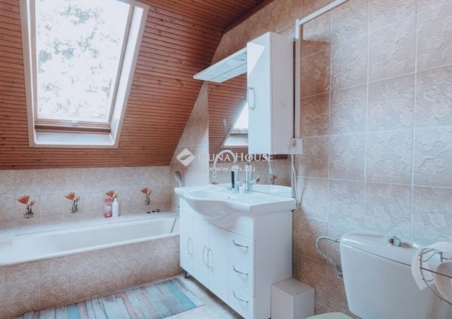 Eladó családi ház, Kecskeméten 225 M Ft, 5 szobás