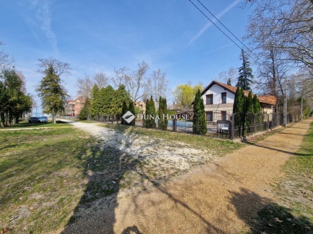 Eladó nyaraló, Balatonszemesen 420 M Ft, 16 szobás