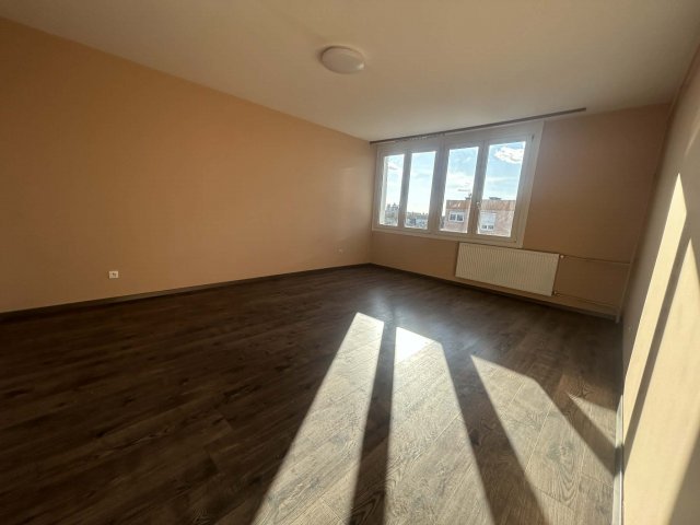 Eladó panellakás, Kaposváron 39.5 M Ft, 2 szobás