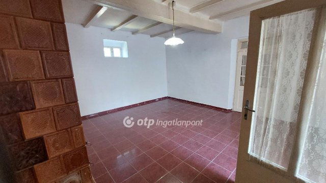 Eladó családi ház, Kisújszálláson 12 M Ft, 3 szobás