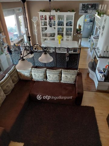 Eladó családi ház, Nyíregyházán 90 M Ft, 5 szobás