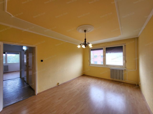 Eladó panellakás, Győrött 44.9 M Ft, 3 szobás