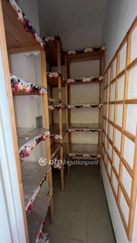 Eladó téglalakás, Pápán 36 M Ft, 3+1 szobás