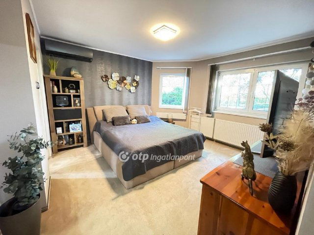 Eladó nyaraló, Szentesen 238 M Ft, 4 szobás