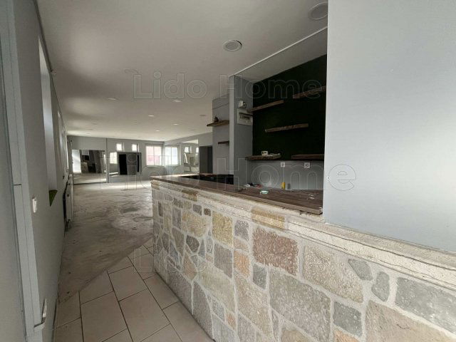 Eladó üzlethelyiség, Várpalotán 89.9 M Ft