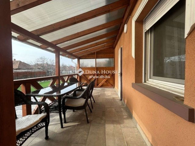 Eladó családi ház, Vecsésen 89.9 M Ft, 3 szobás