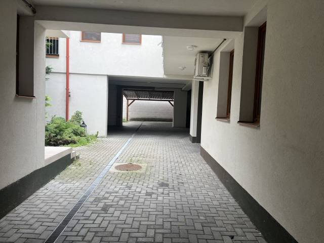 Kiadó téglalakás, albérlet, Pápán 180 E Ft / hó, 2 szobás