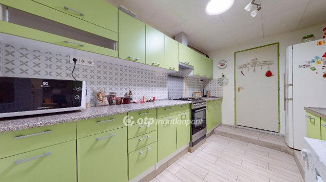 Eladó családi ház, Napkoron 55.9 M Ft, 2+1 szobás