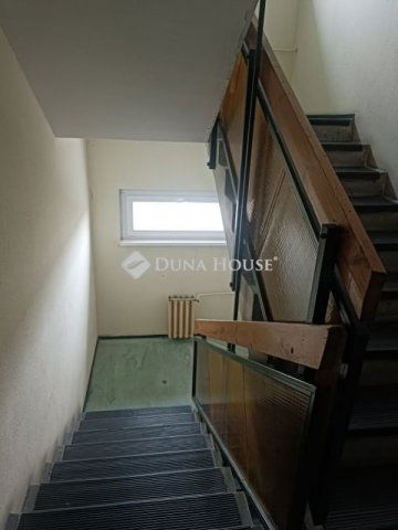 Eladó panellakás, Szegeden 51.49 M Ft, 2 szobás