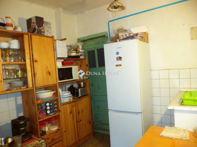 Eladó családi ház, Baracskán 19.9 M Ft, 2 szobás