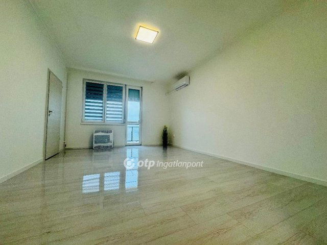 Eladó panellakás, Debrecenben 74.9 M Ft, 2 szobás