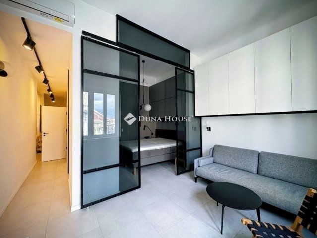 Eladó téglalakás, Budapesten, V. kerületben 128 M Ft, 1 szobás