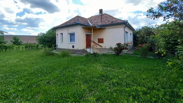 Eladó családi ház, Szekszárdon 54.9 M Ft, 3 szobás