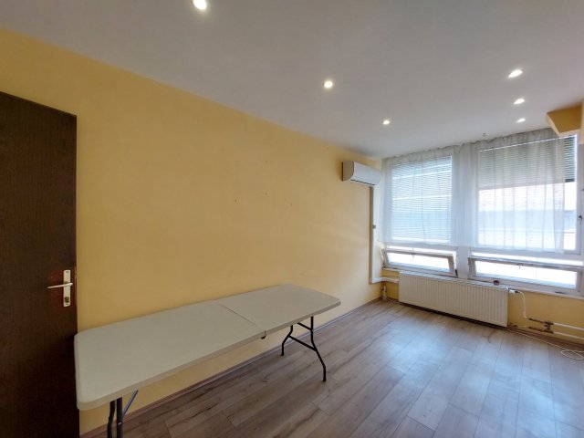 Kiadó iroda, Szegeden 27 E Ft / hó, 1 szobás