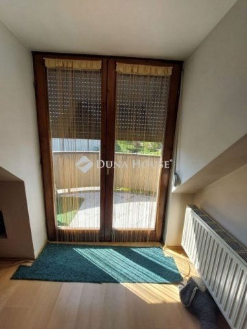 Eladó téglalakás, Baján 99.99 M Ft, 7 szobás