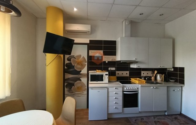 Kiadó téglalakás, albérlet, Pécsett 165 E Ft / hó, 1 szobás