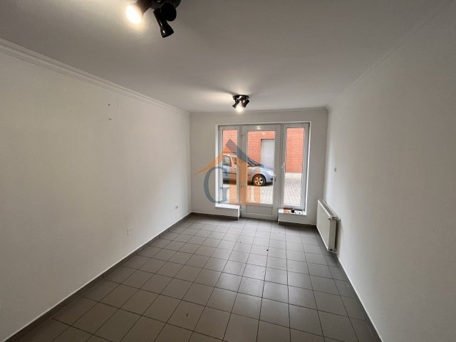 Eladó üzlethelyiség, Gyulán 18 M Ft, 1 szobás