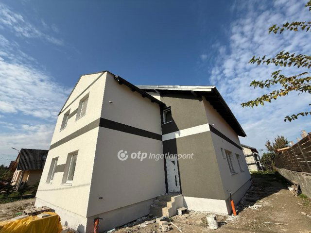 Eladó családi ház, Szigetszentmártonban 65.9 M Ft, 4 szobás