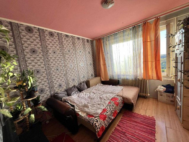 Eladó panellakás, Dunaújvárosban 25.5 M Ft, 2+1 szobás