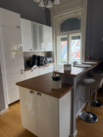 Eladó téglalakás, Győrött 99.9 M Ft, 3 szobás