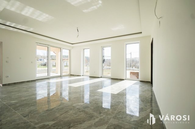 Eladó ikerház, Tinnyén 124.9 M Ft, 4 szobás