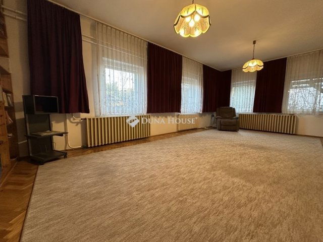 Eladó családi ház, Kecskeméten 100.5 M Ft, 6 szobás