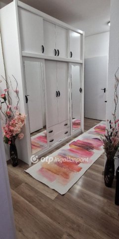Eladó panellakás, Egerben 43 M Ft, 2 szobás