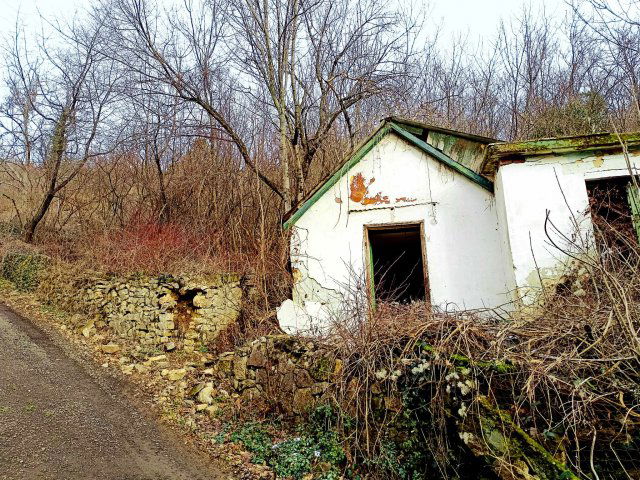 Eladó telek, Pécsett, Szkókó tető közben 9.9 M Ft
